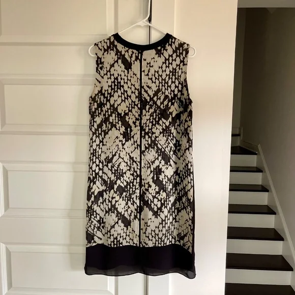 Vince 100% Silk Sleeveless Shift Dress Abstract/Snakeskin-ish Print ~ Size 8 - Picture 7 of 11